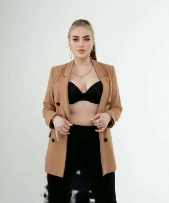 В Москве я создам для тебя атмосферу раскрепощения и релаксации. Мои услуги включают классический и эротический массаж, разнообразные ролевые игры, стриптиз и так много другого. Я гарантирую тебе полное удовлетворение и незабываемый опыт. Смотри мои фото, читай отзывы и ты поймешь, что я именно та, кто сможет исполнить твои фантазии. 🌟😉 1663, 21 год